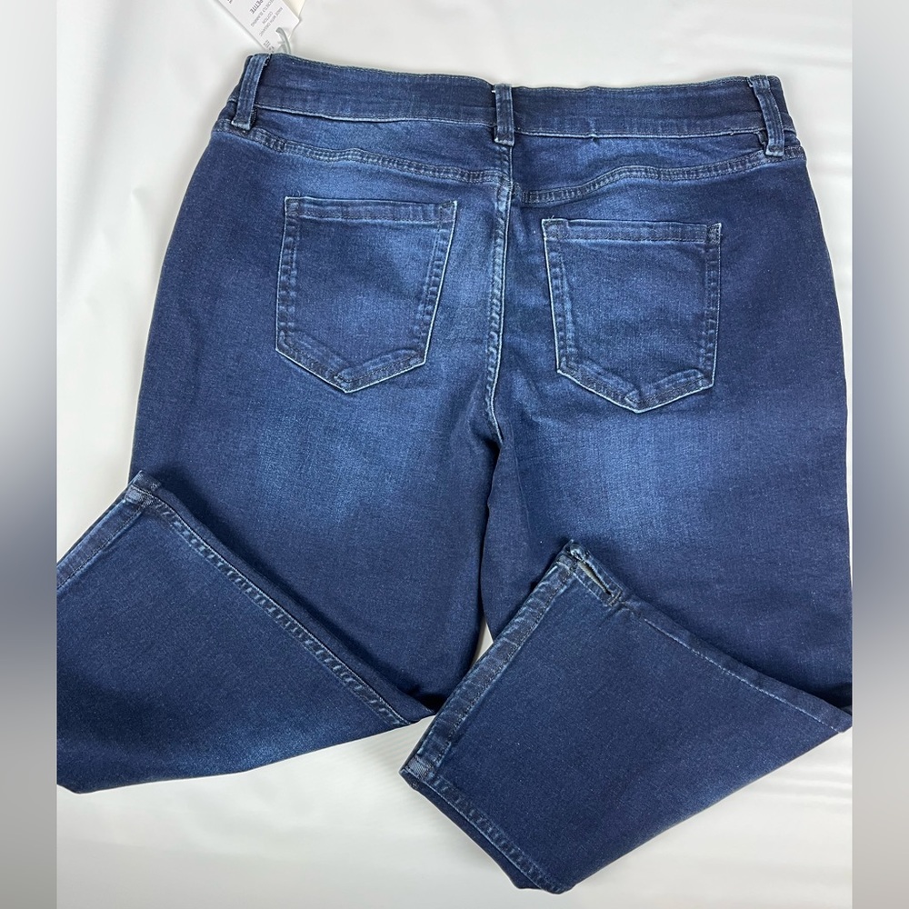 NWT Woman’s Liz Claiborne Mid-Rise Sara Crop jeans - Picture 2 of 5